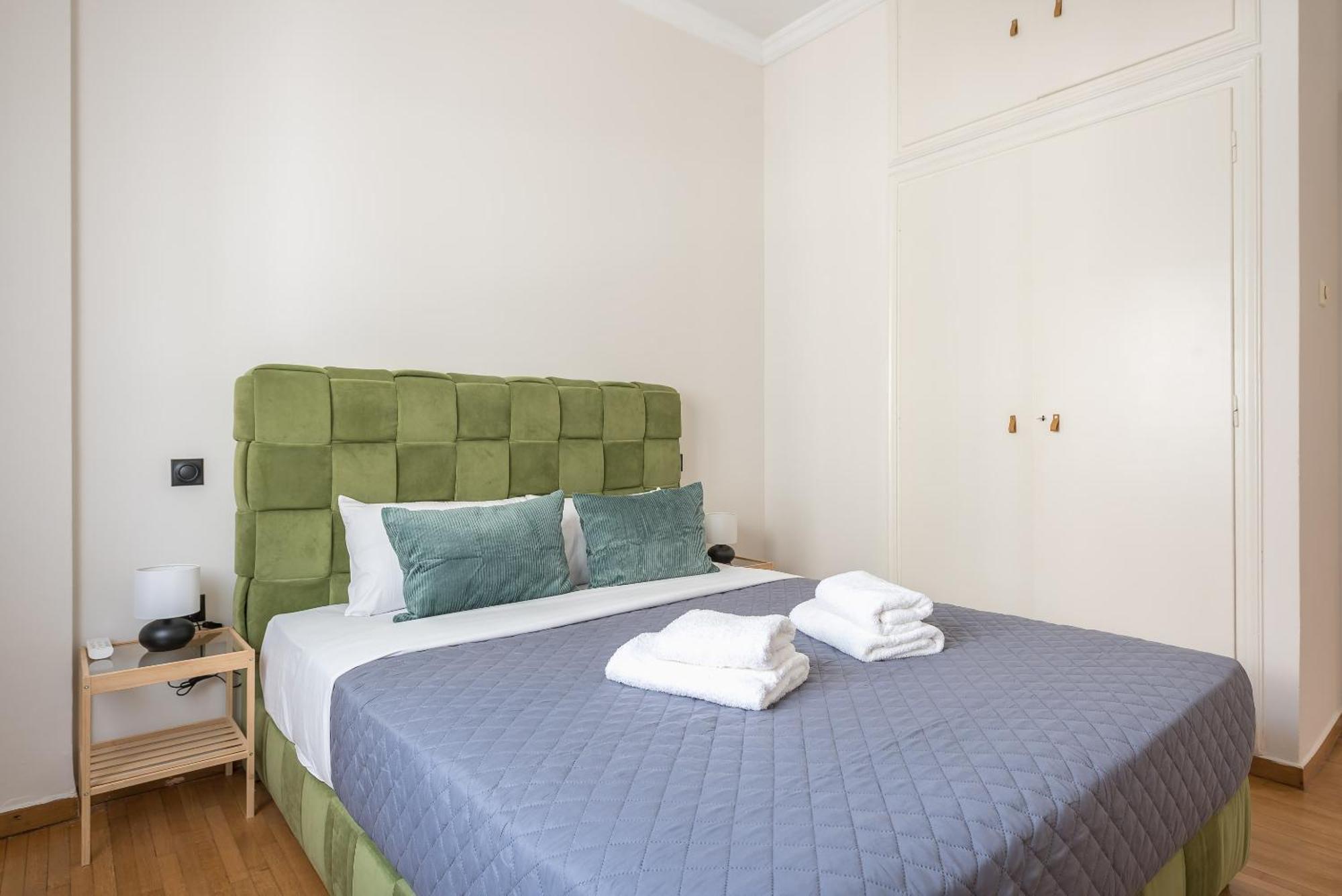 Ferienwohnung Stylish 2 Bd Urban Retreat Near Panormou Metro Athen Exterior foto