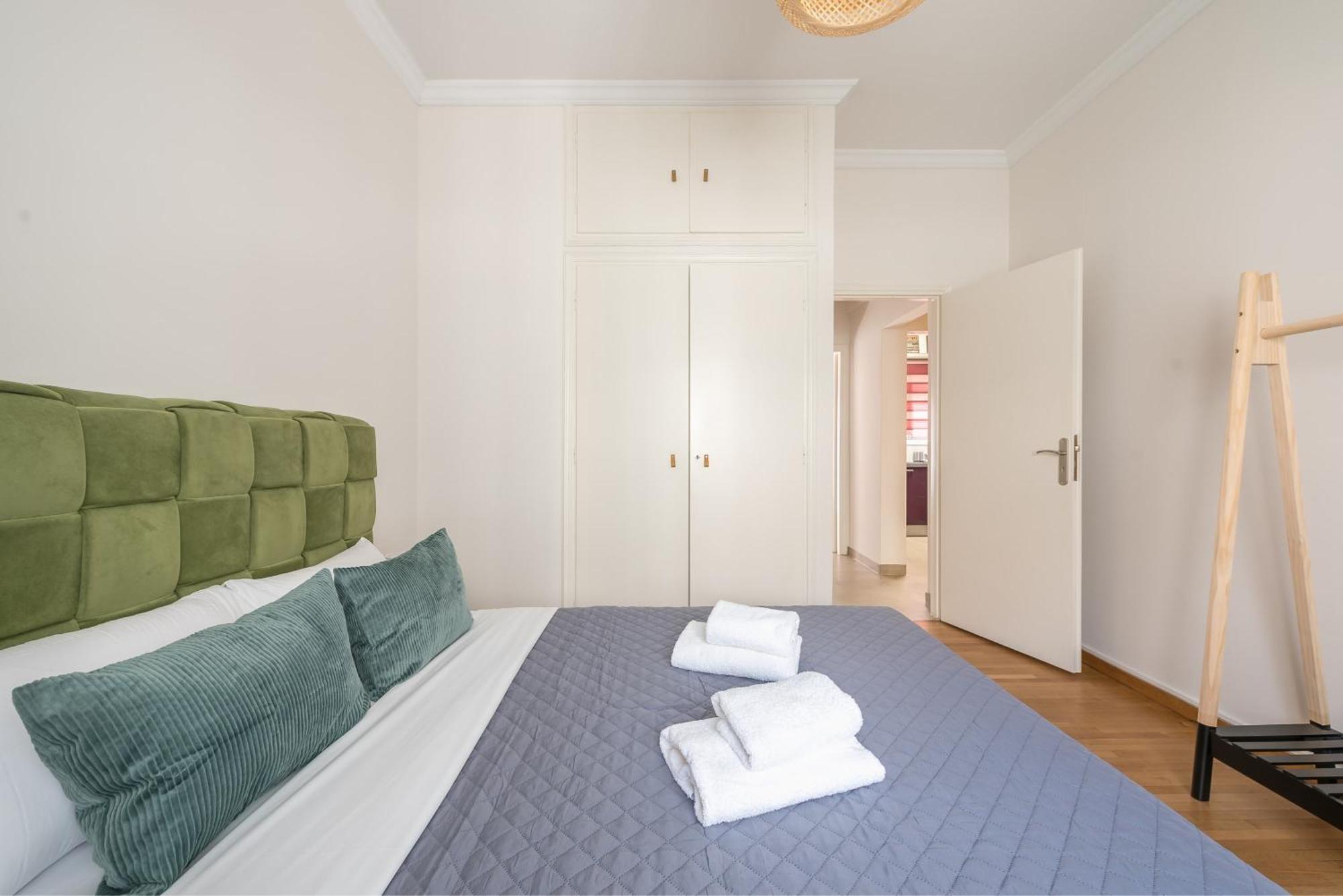 Ferienwohnung Stylish 2 Bd Urban Retreat Near Panormou Metro Athen Exterior foto